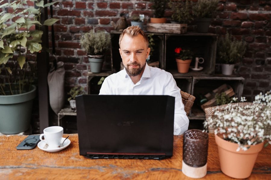 Matthias Ebbinghaus arbeitet mit KI im Restaurant Ercklentz